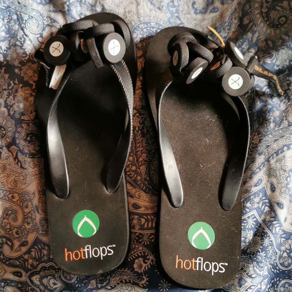 Hot Flops hockey themed flip flops never worn